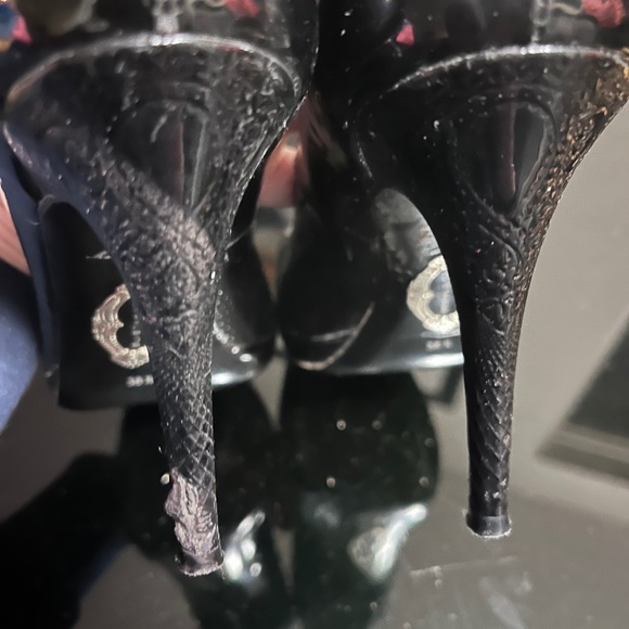 Ellie Tahari black patent embossed pumps - Picture 5 of 8